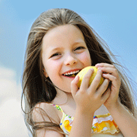 girl eating an apple